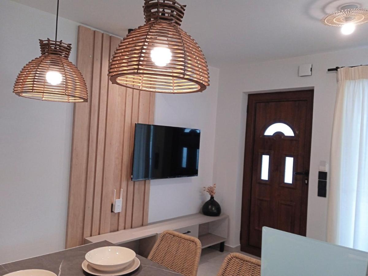 Q Luxury Rooms Paleros ภายนอก รูปภาพ